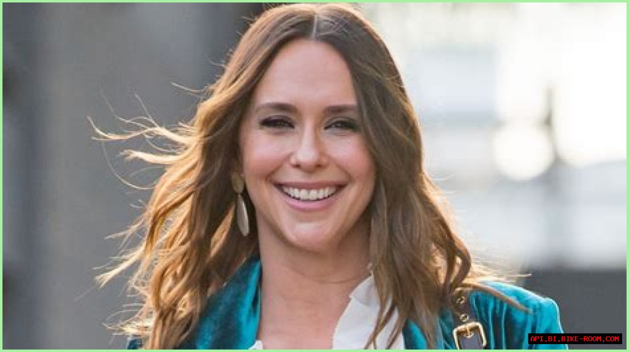 Was Jennifer Hewitt Pregnant While Filming 911?